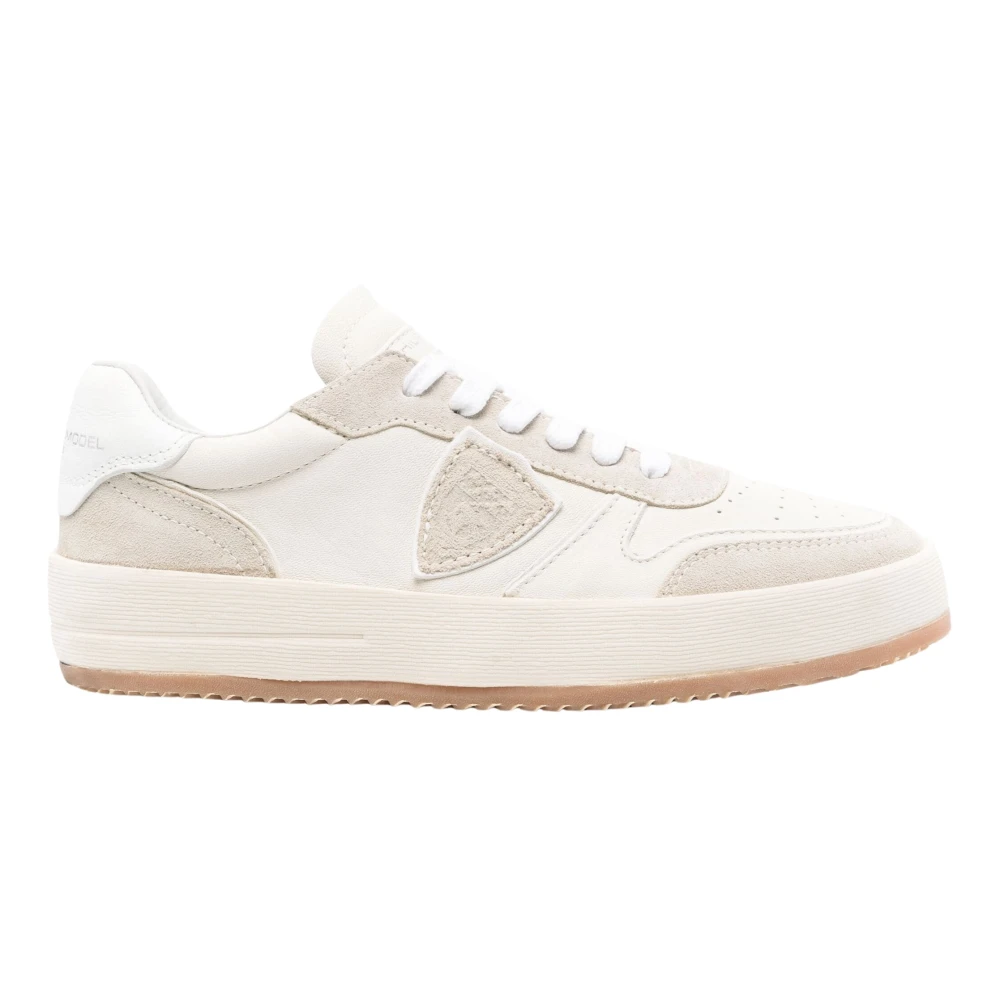 Braune Sneakers mit Beigen Akzenten