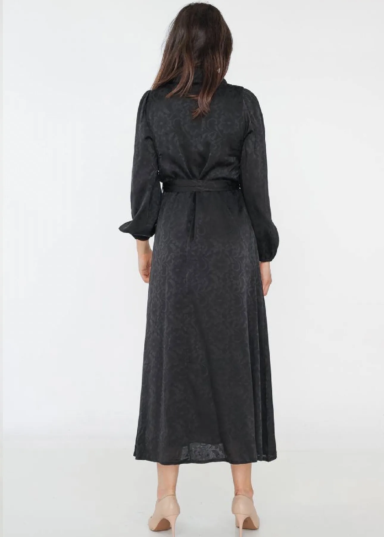 Langes Kleid mit Hemdkragen