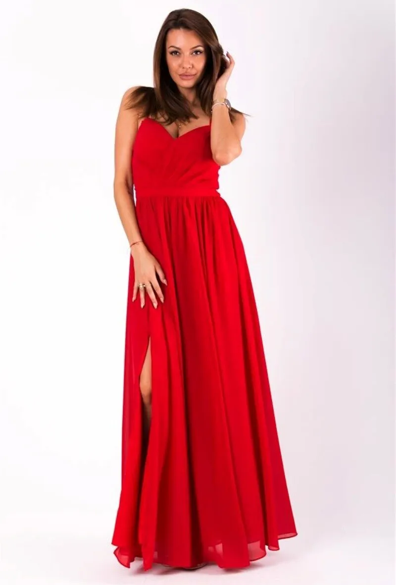 Langes Kleid mit Oberschenkelschlitz
