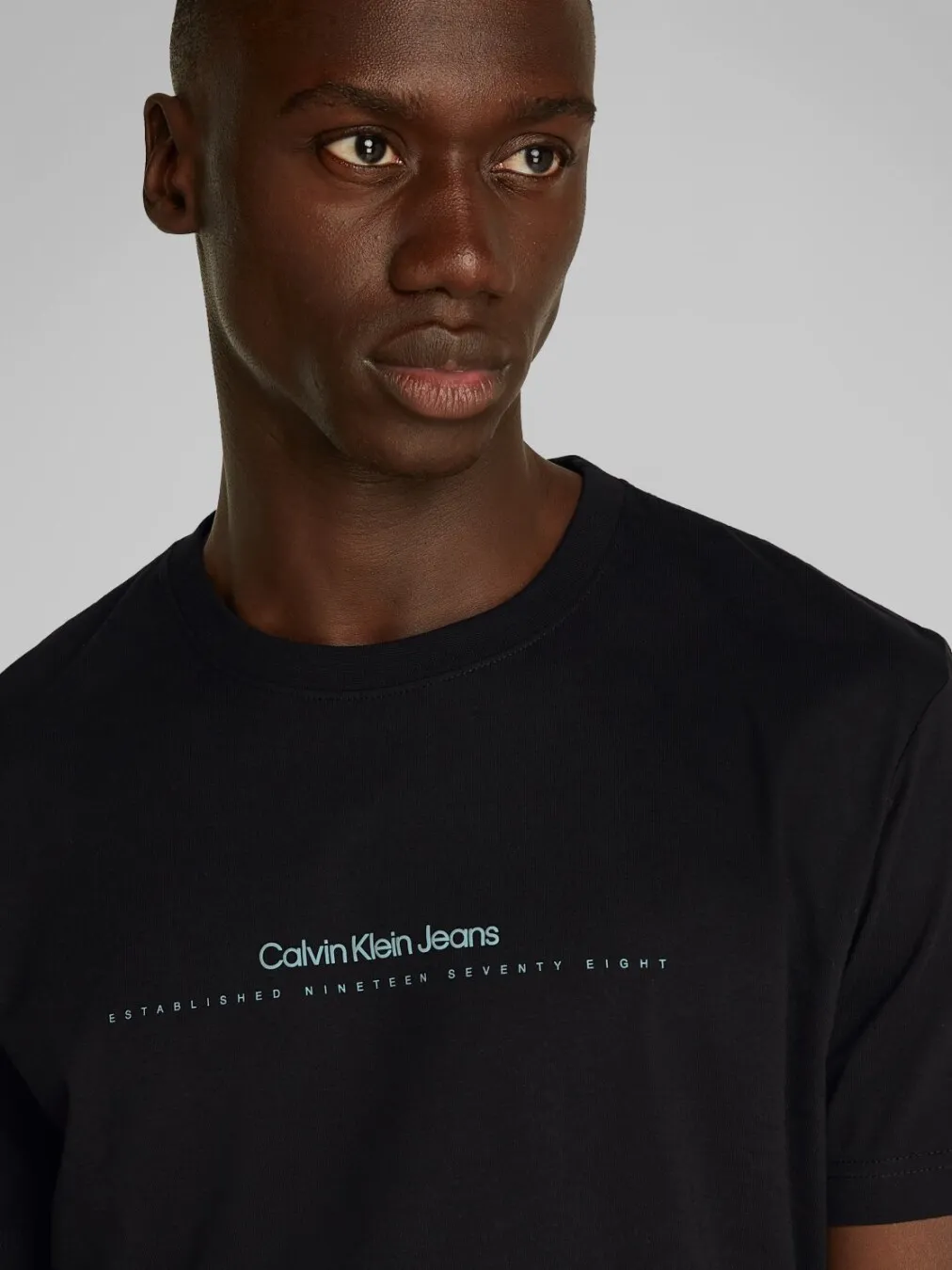 MINIMAL LOGO TEE