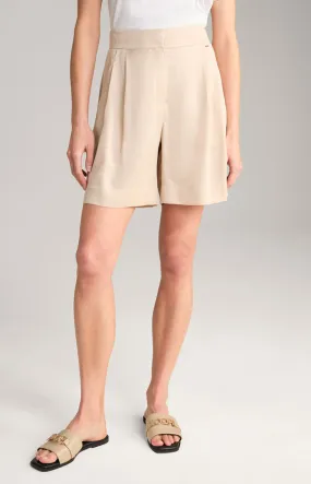 Shorts in Beige