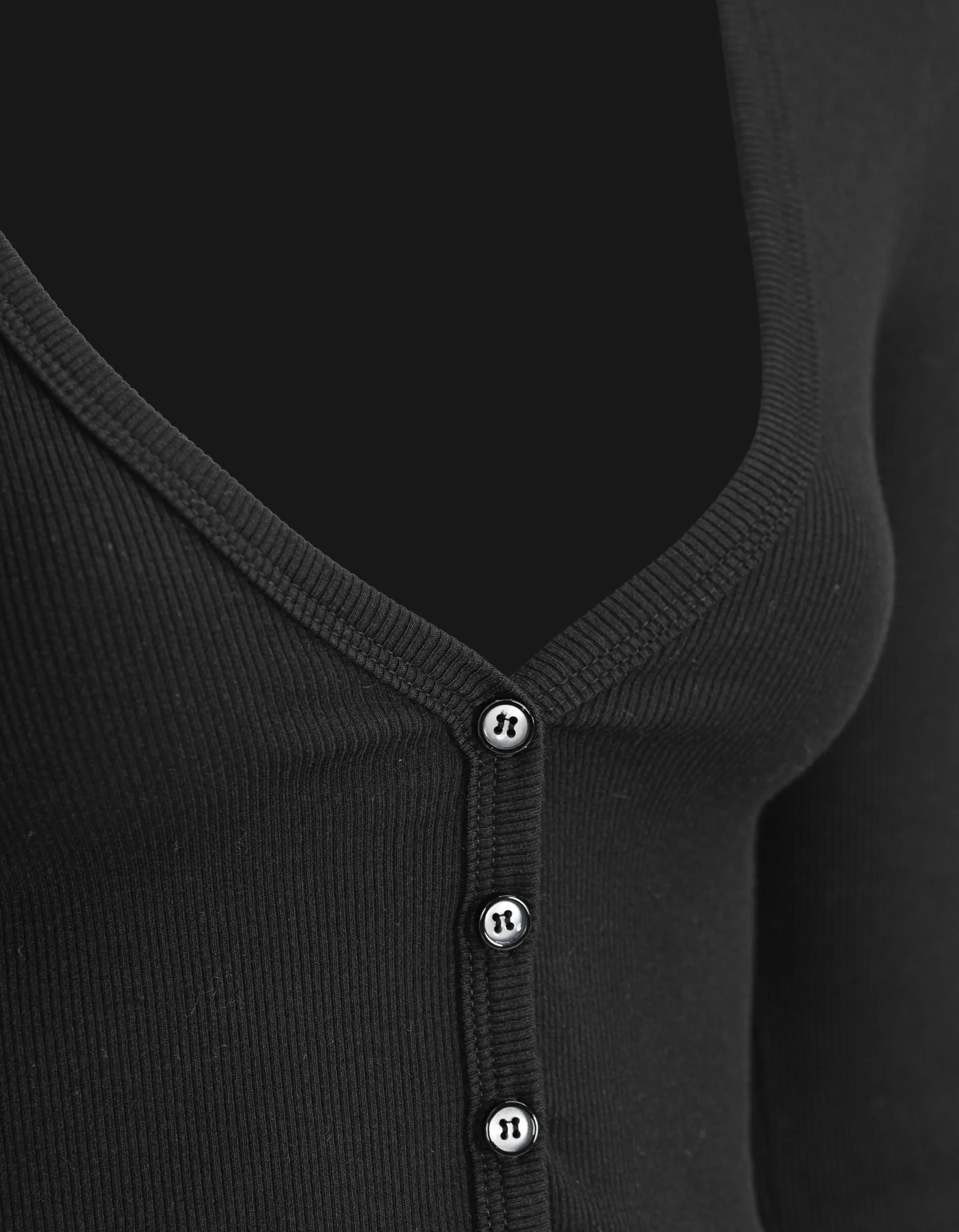ÉTERNE Ripped Black // Cropped Cardigan